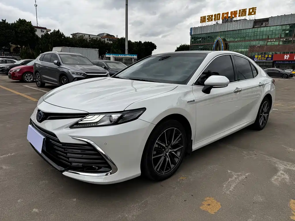 TOYOTA CAMRY