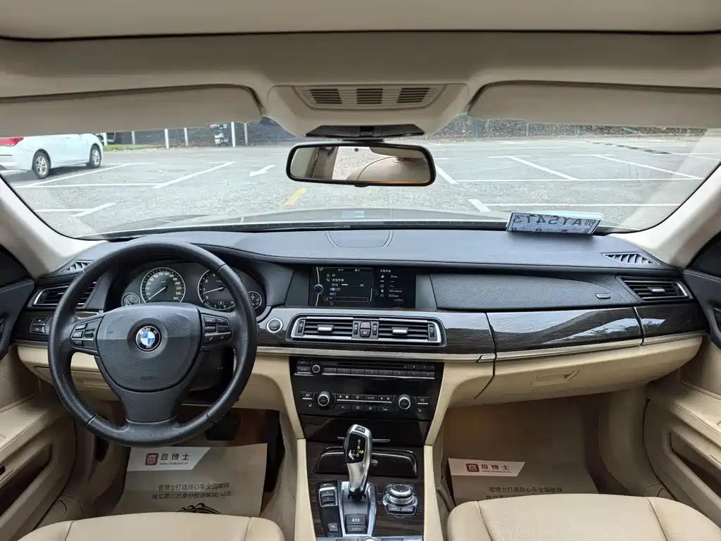 BMW 7 Series — миниатюра 6