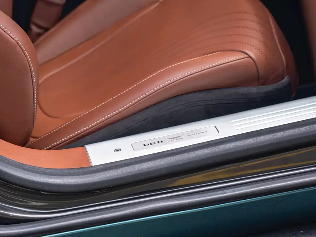 Aston Martin DB11 — миниатюра 19