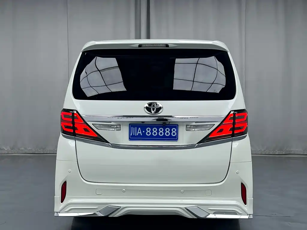 Toyota Alphard — миниатюра 19