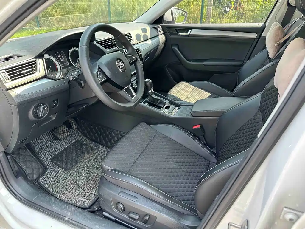 Skoda Superb — миниатюра 10