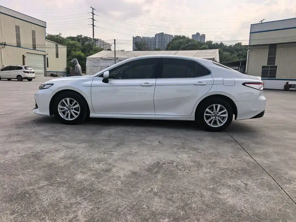 Toyota Camry — миниатюра 4