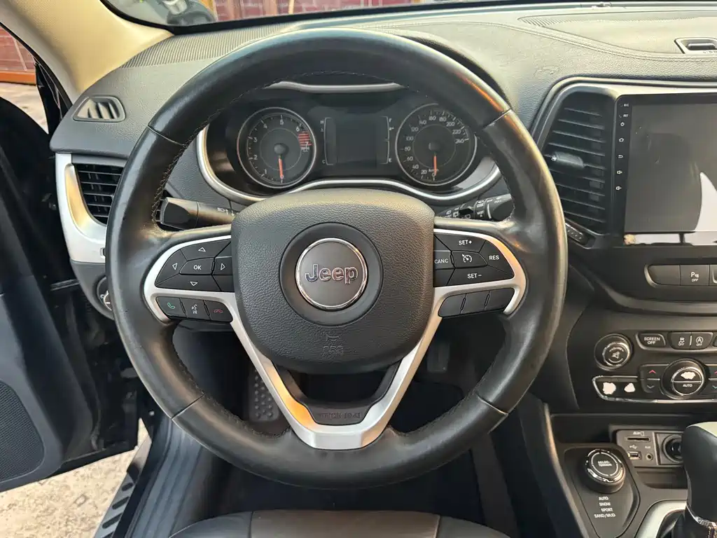 Jeep Cherokee — миниатюра 16