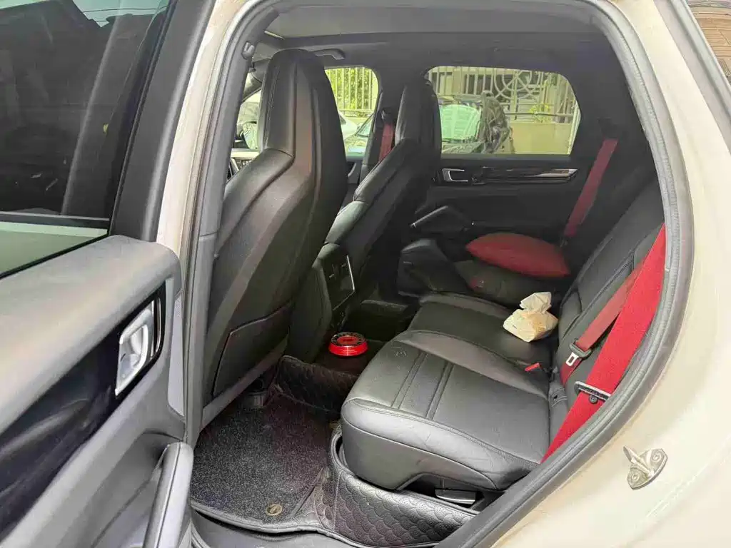 Porsche Cayenne — миниатюра 7