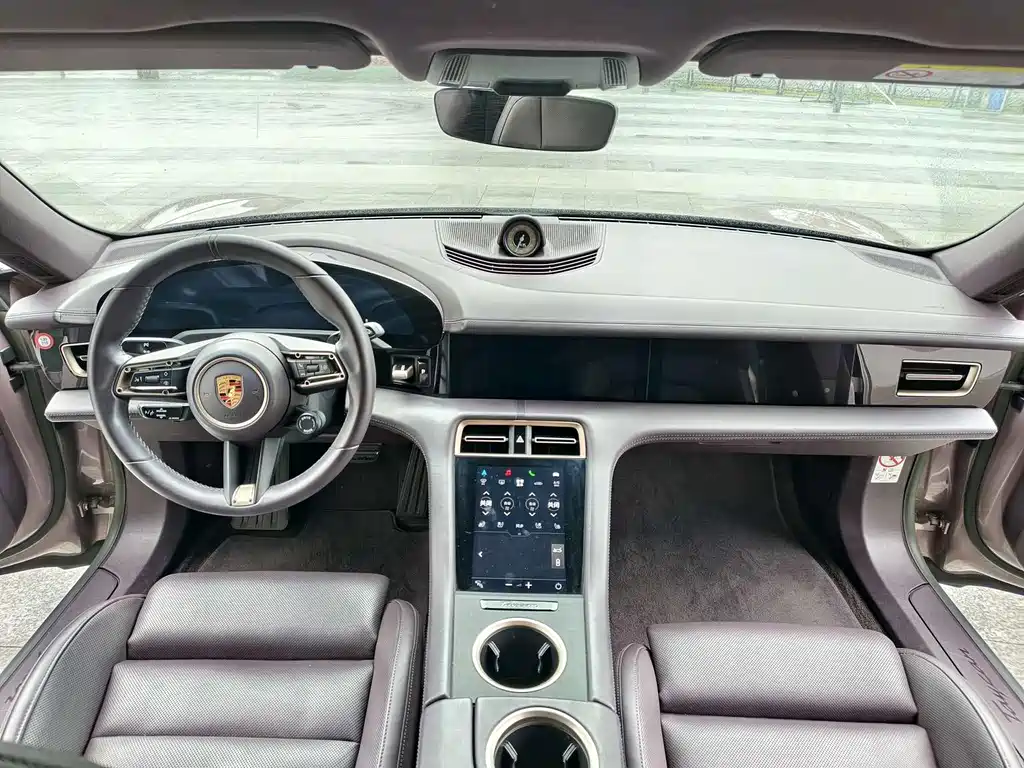 Porsche Taycan — миниатюра 6