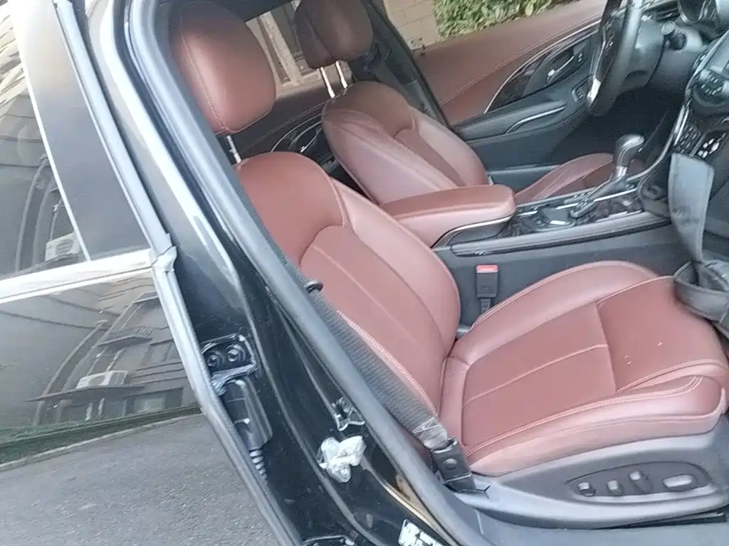 Buick LaCrosse — миниатюра 25