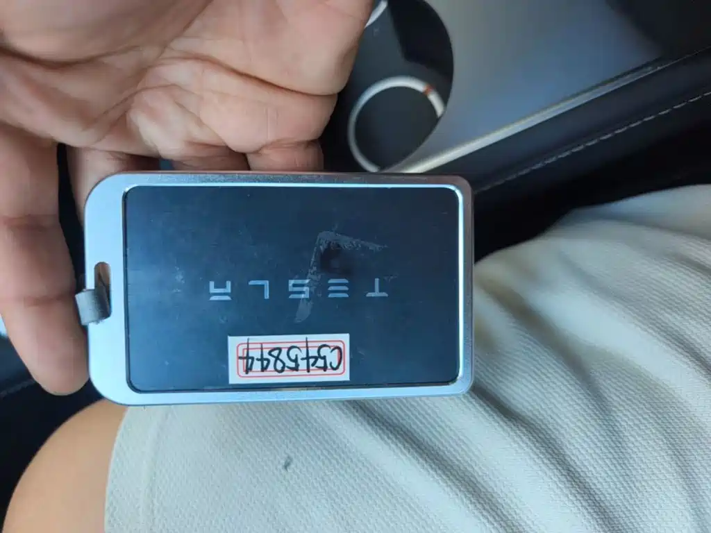 Tesla Model Y — миниатюра 9