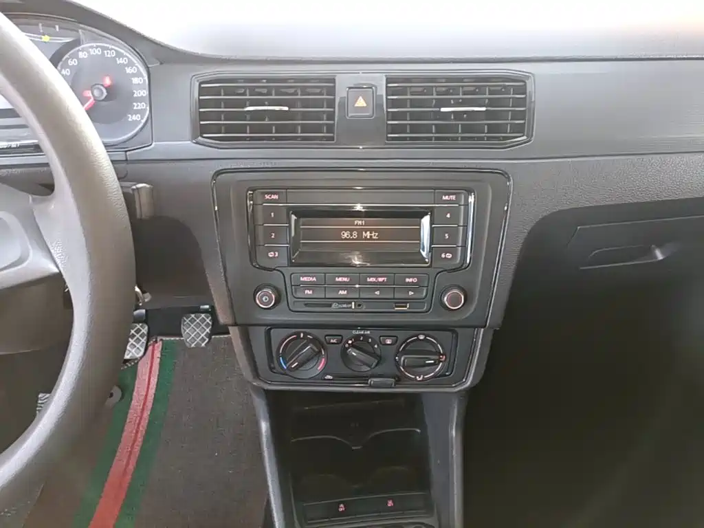 Volkswagen Santana — миниатюра 13
