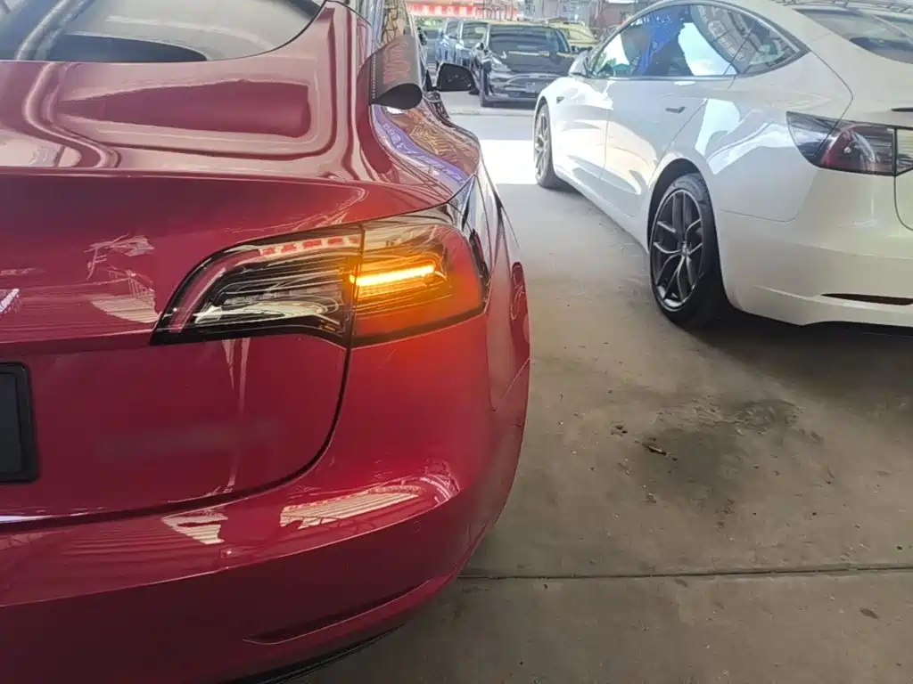 Tesla Model 3 — миниатюра 8