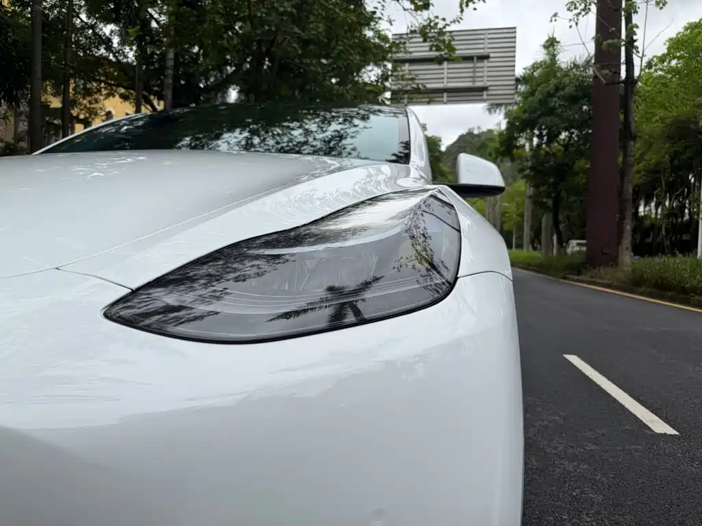 Tesla Model Y — миниатюра 11