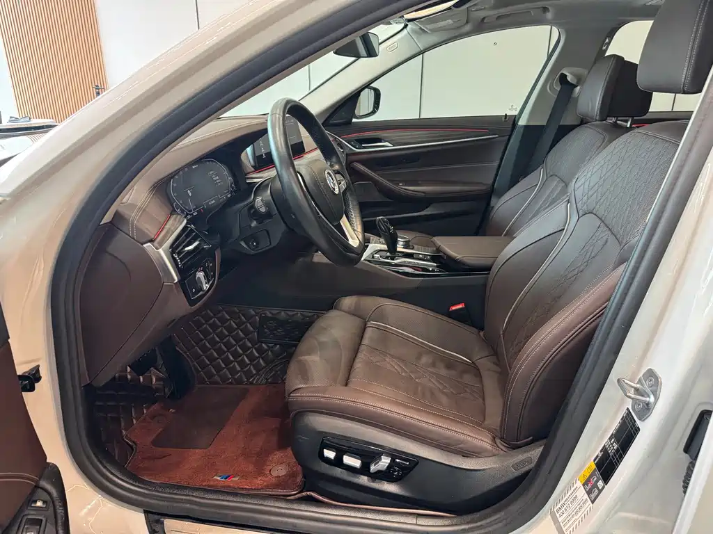 BMW 5 Series New Energy — миниатюра 5