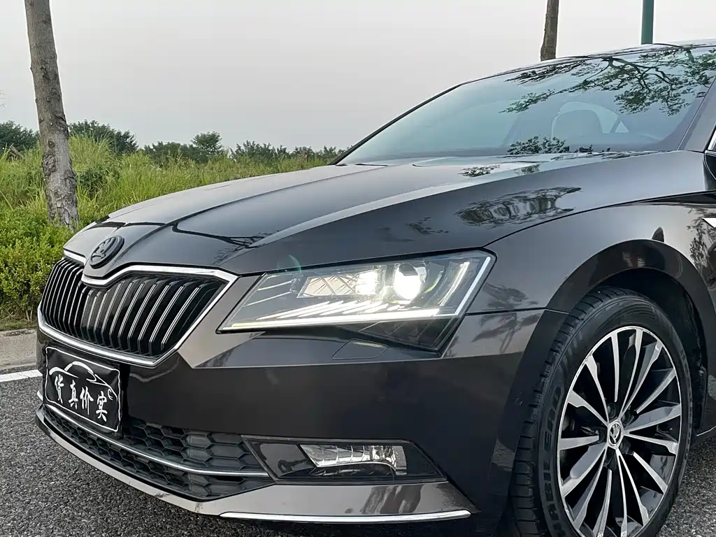 Skoda Superb — миниатюра 11