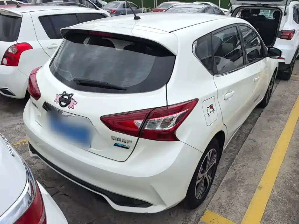 Nissan Tiida — миниатюра 7