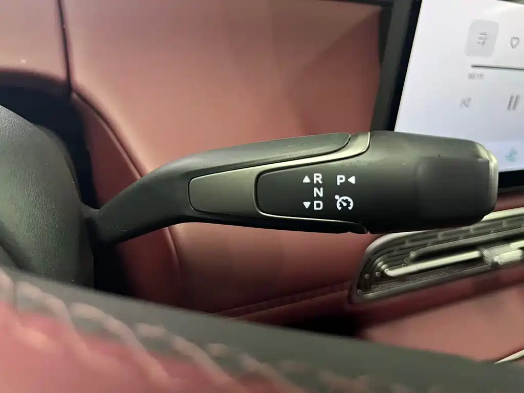 Hongqi Hongqi HS6 PHEV — миниатюра 18