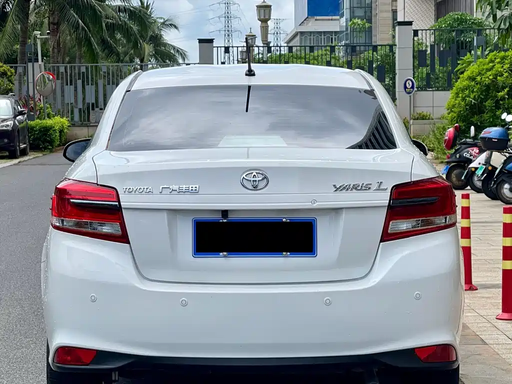 Toyota Yaris L — миниатюра 8