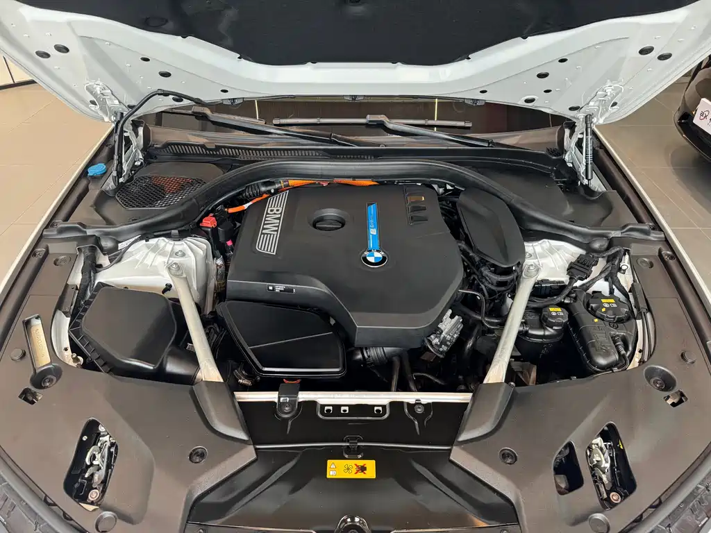 BMW 5 Series New Energy — миниатюра 14