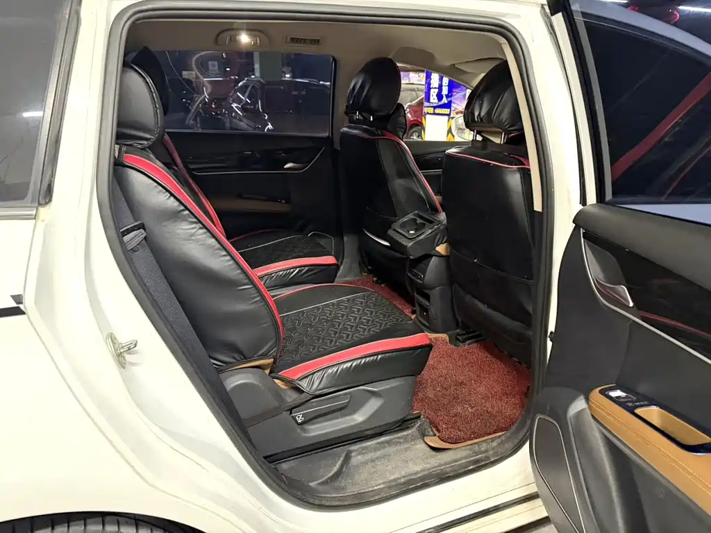 BYD MAX — миниатюра 6