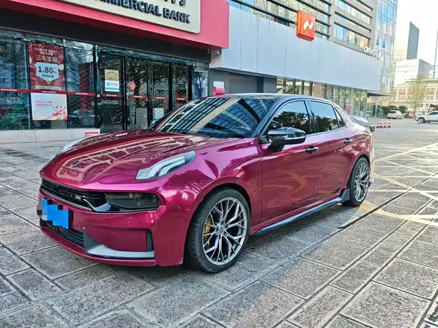 Lynk & Co 03