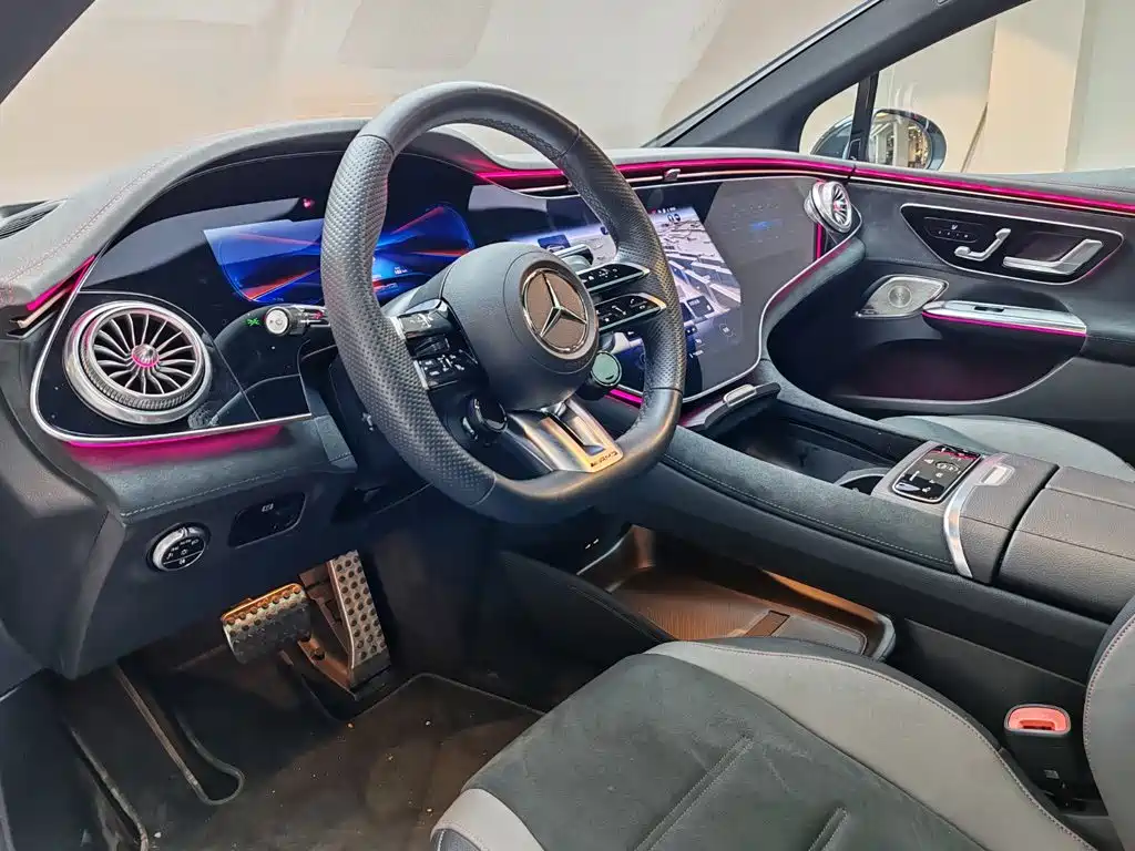 Mercedes-Benz EQE AMG — миниатюра 7