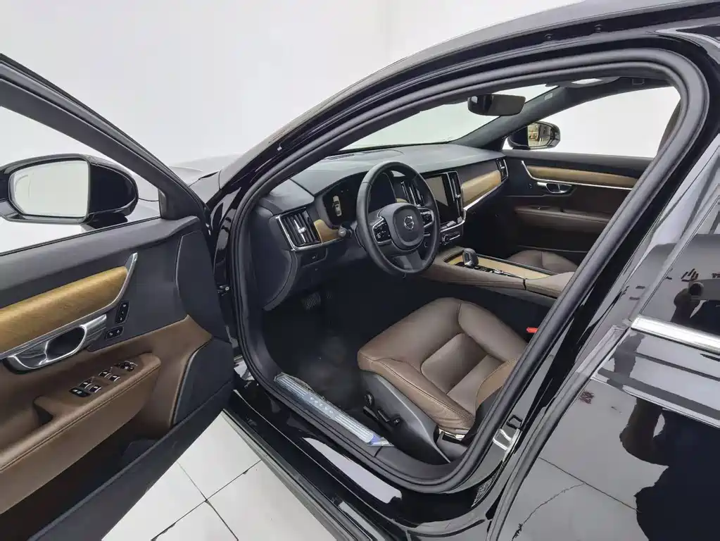 Volvo S90 — миниатюра 21