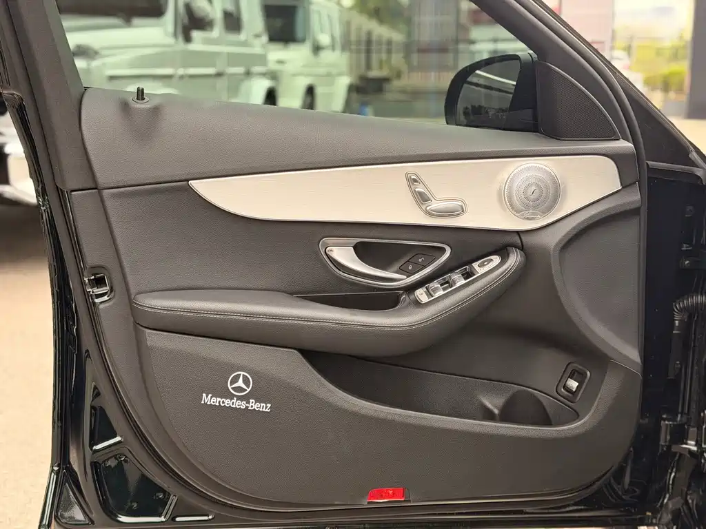 Mercedes-Benz C-Class — миниатюра 11