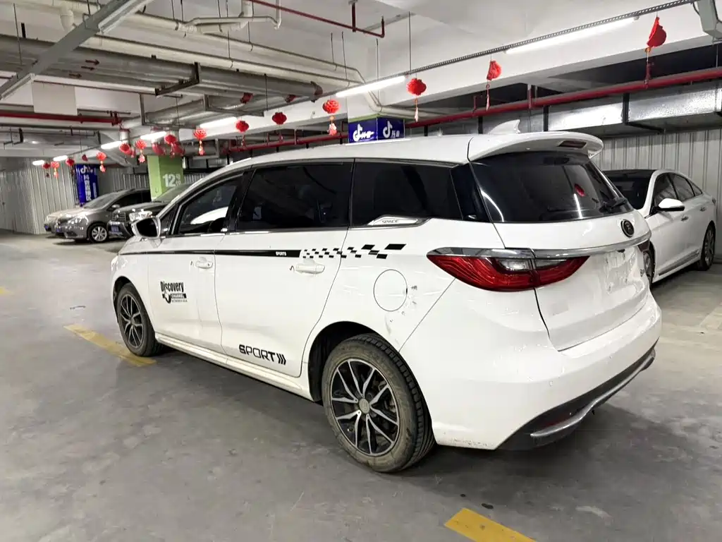 BYD MAX — миниатюра 8