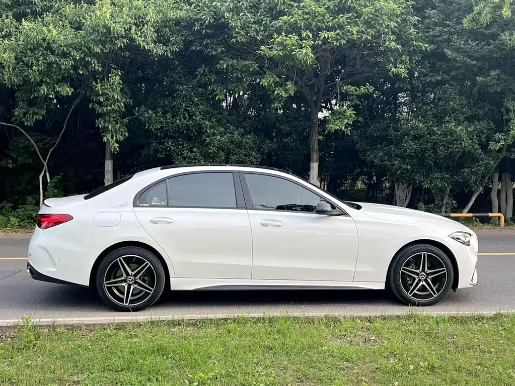 Mercedes-Benz C-Class — миниатюра 2