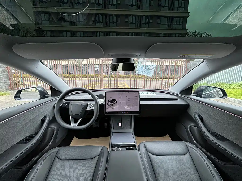 Tesla Model 3 — миниатюра 6
