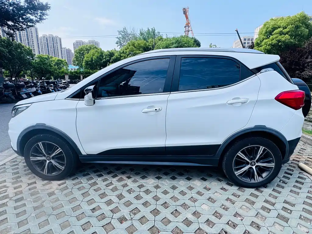 BYD Yuan EV — миниатюра 8