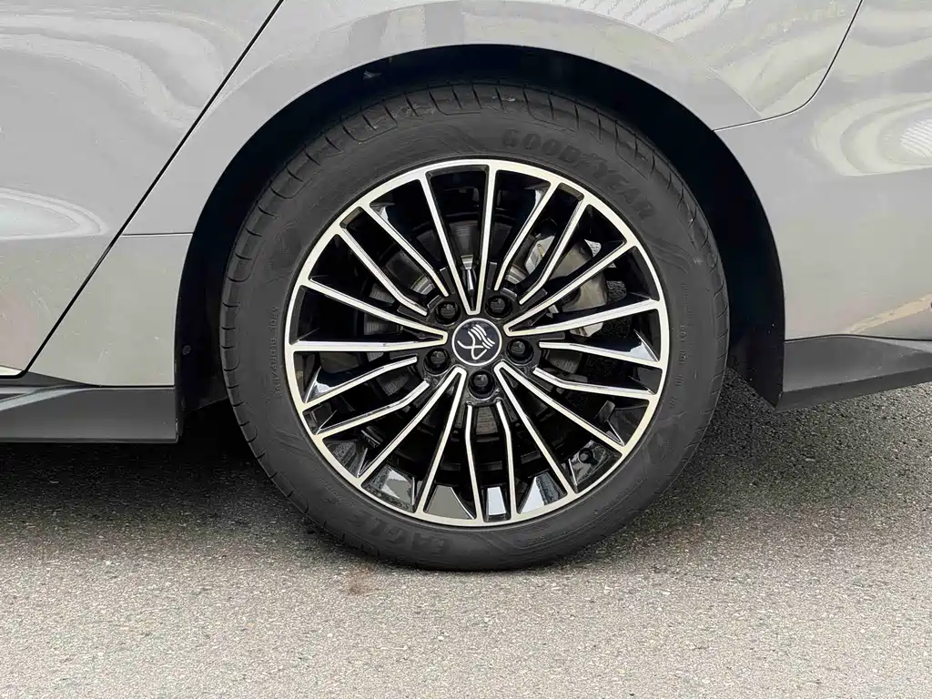 BYD Han — миниатюра 6