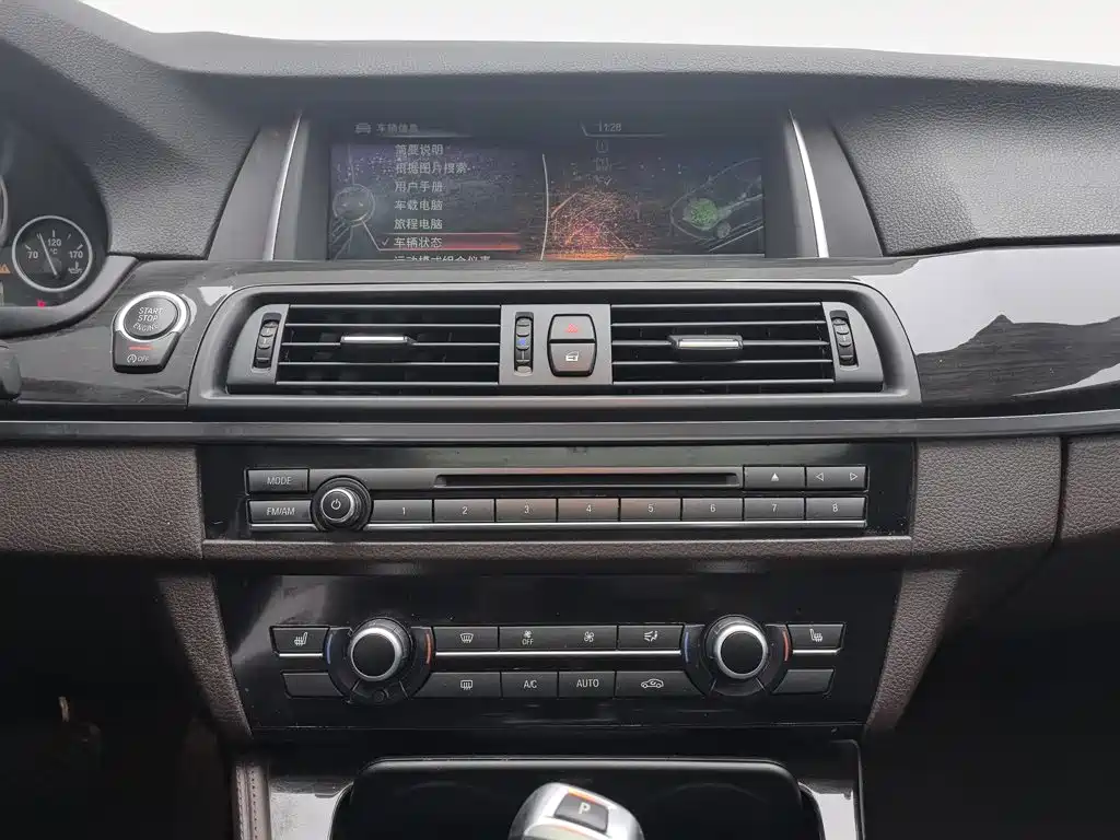 BMW 5 Series — миниатюра 12