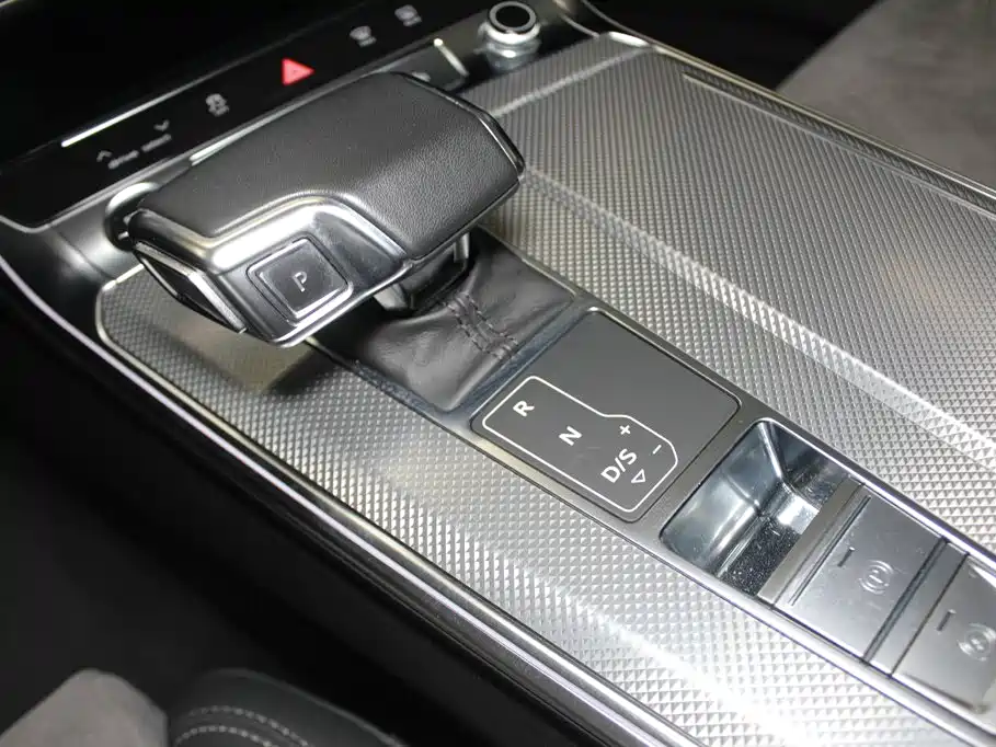 Audi A6L — миниатюра 12
