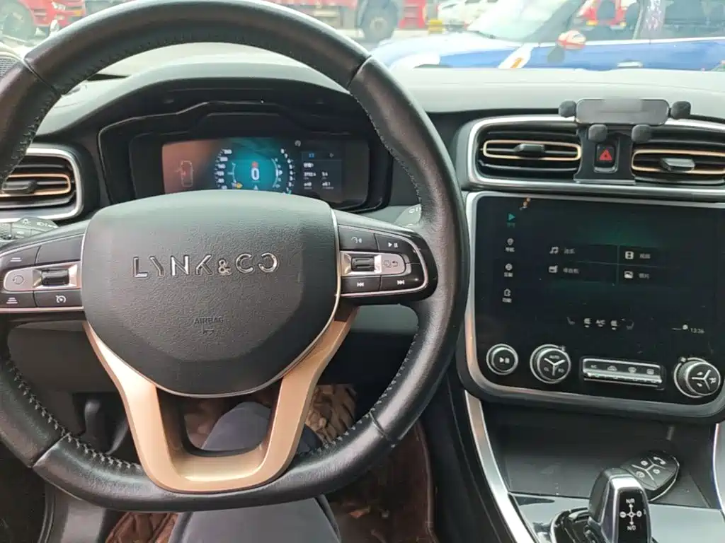 Lynk & Co 01 — миниатюра 10
