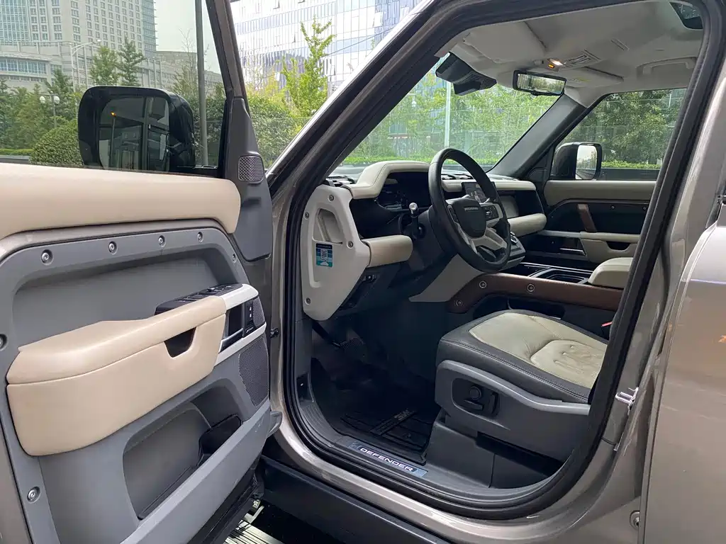 Land Rover Defender — миниатюра 8