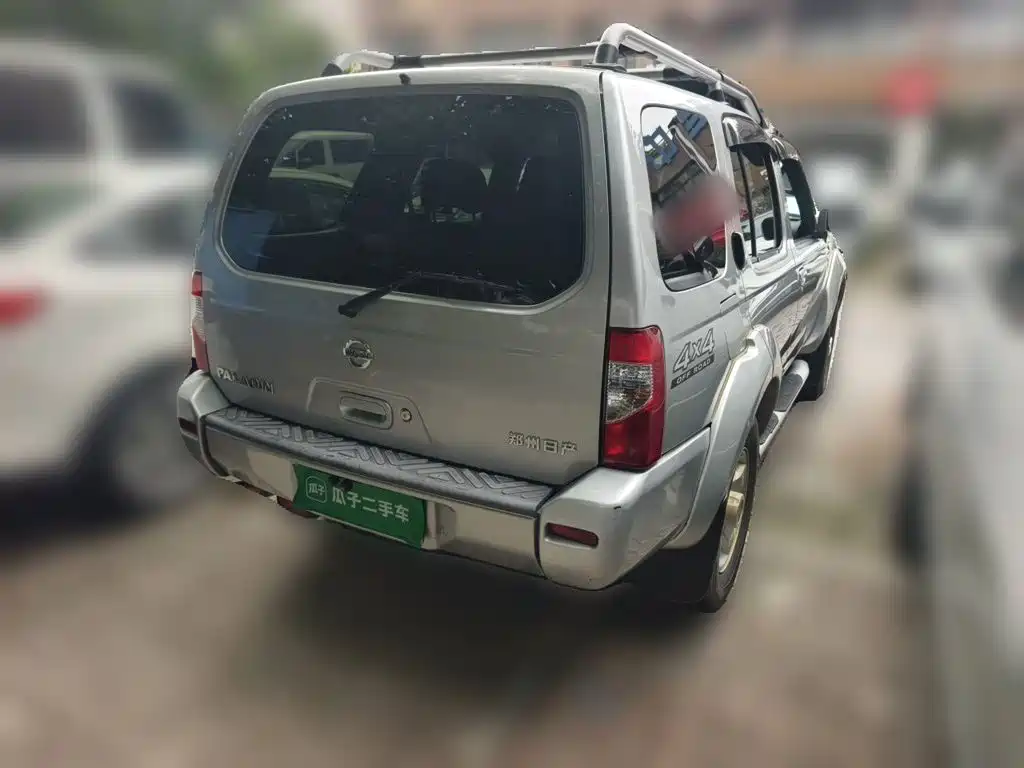 Nissan Paladin — миниатюра 6