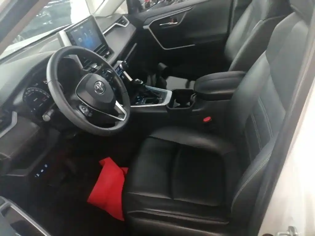 Toyota RAV4 — миниатюра 15