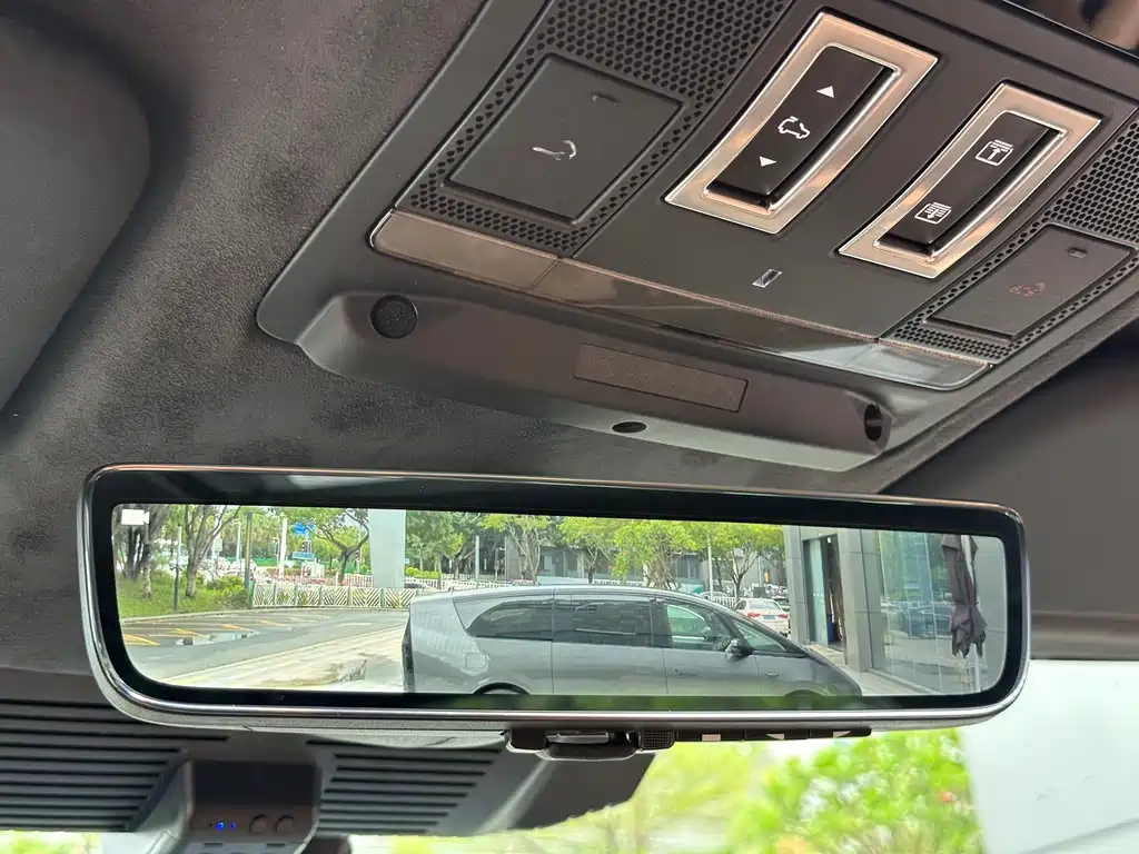 Land Rover Defender — миниатюра 9