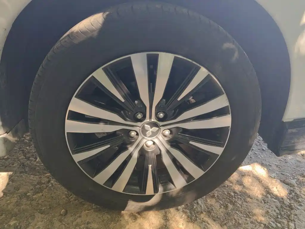 Mitsubishi Outlander — миниатюра 8