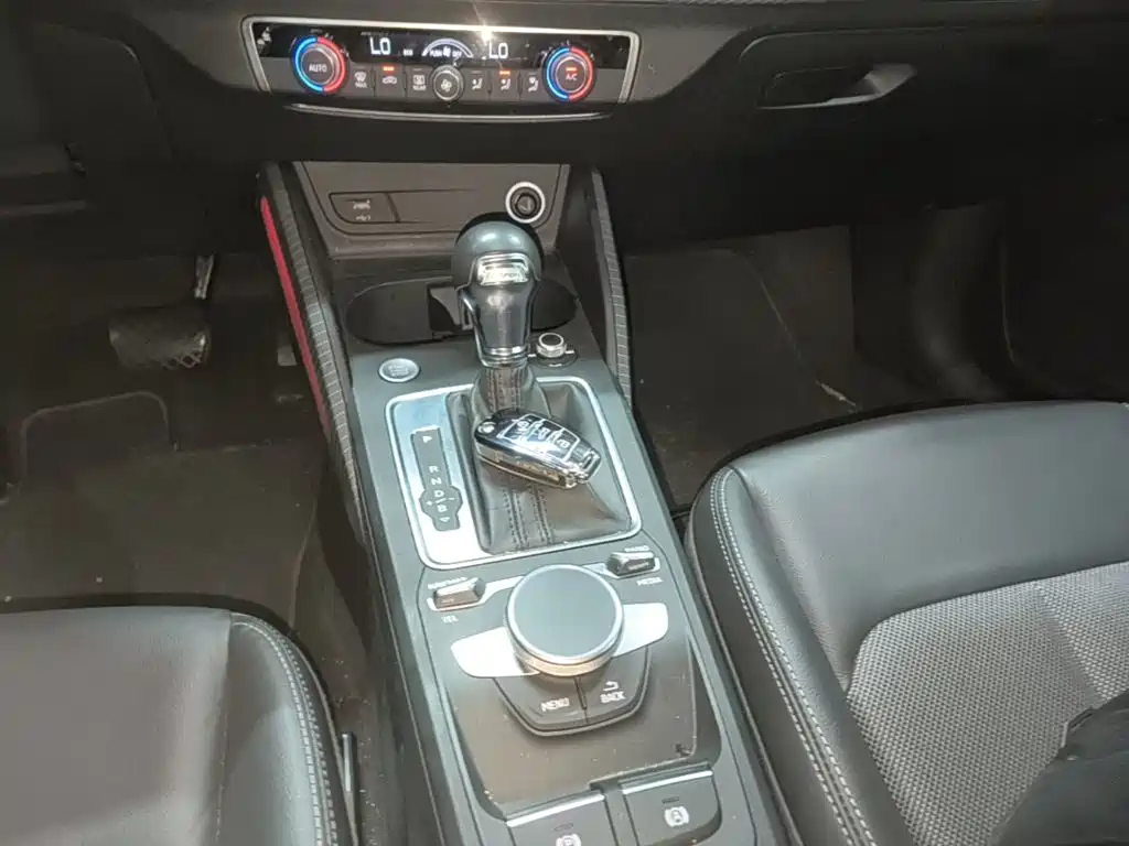 Audi Q2L e-tron — миниатюра 14