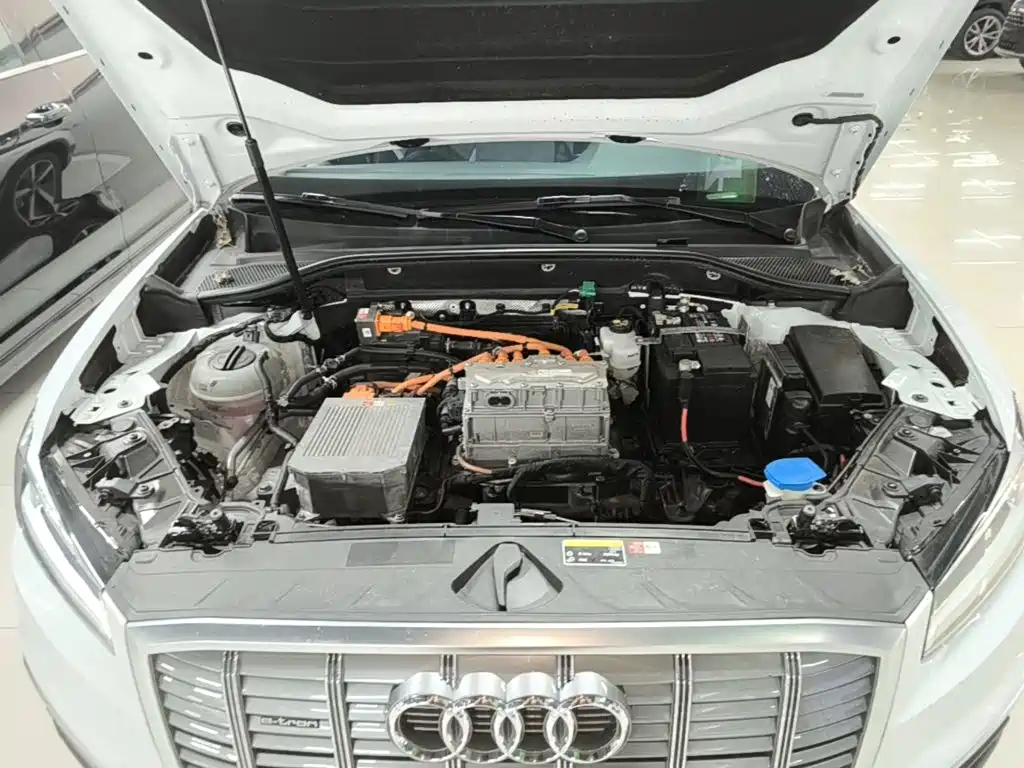 Audi Q2L e-tron — миниатюра 20