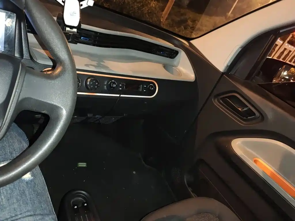 Wuling MINIEV — миниатюра 6