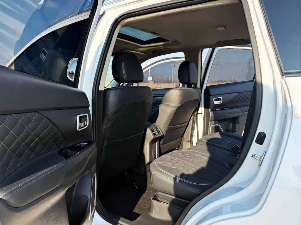 MITSUBISHI OUTLANDER