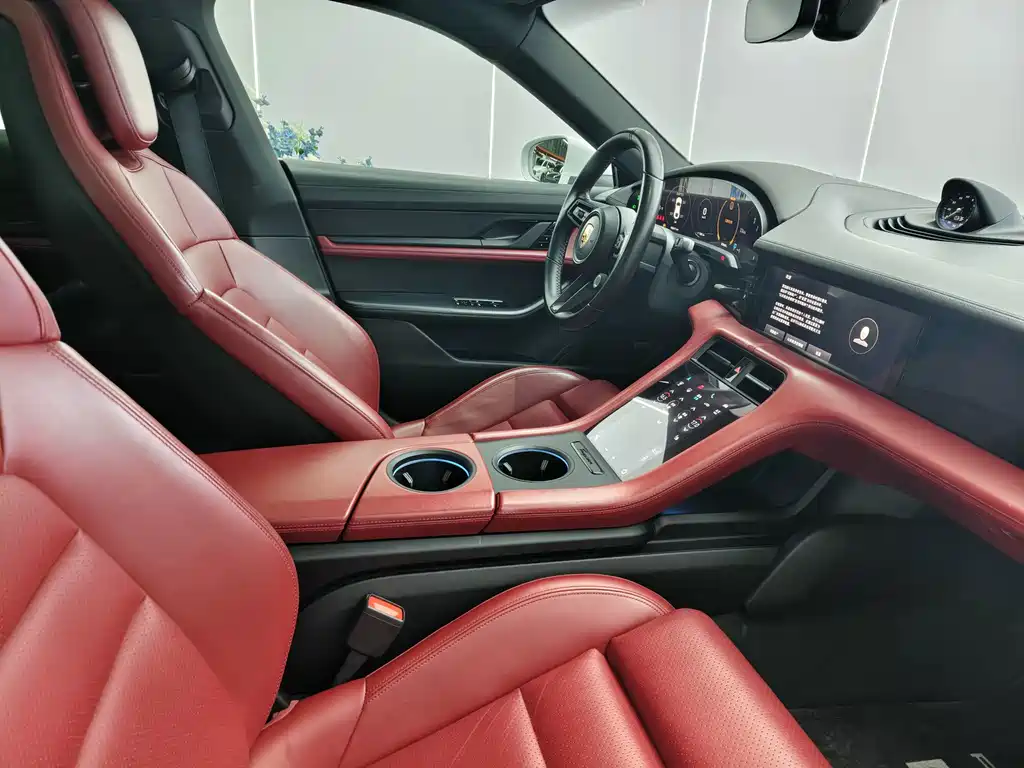 Porsche Taycan — миниатюра 13