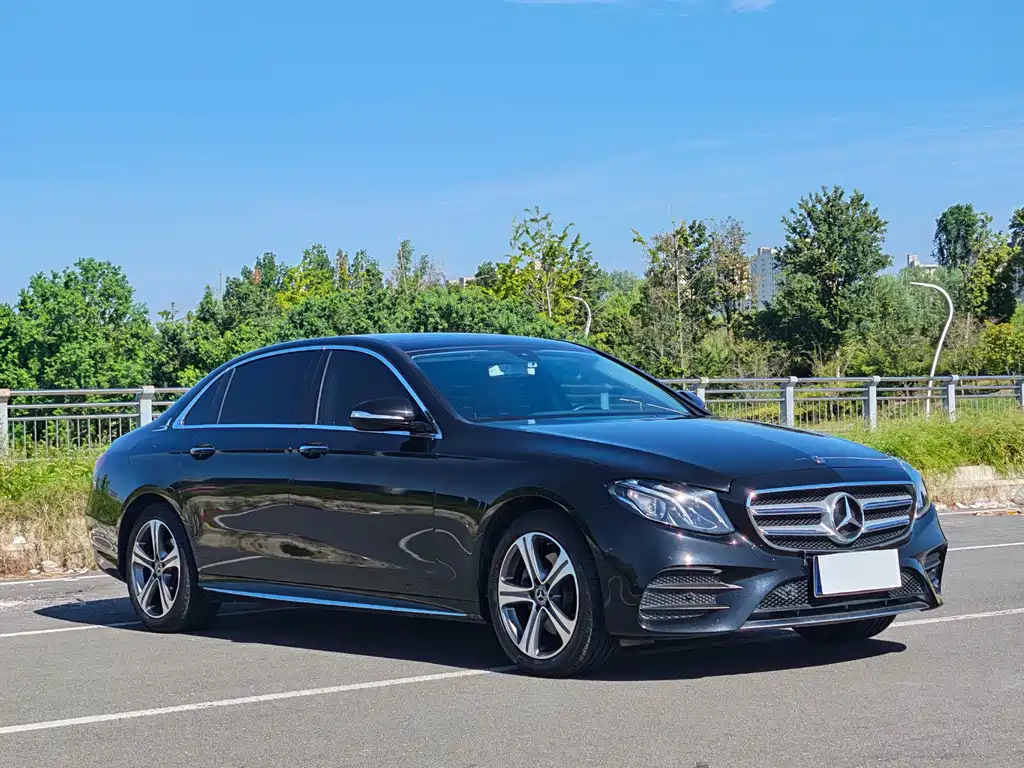 Mercedes-Benz E-Class — миниатюра 3