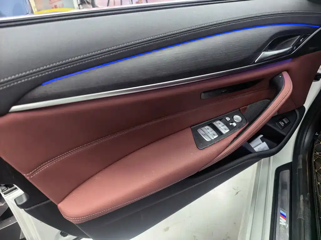 BMW 5 Series — миниатюра 4