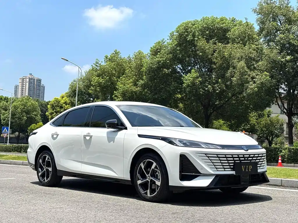 Changan Eado — миниатюра 3