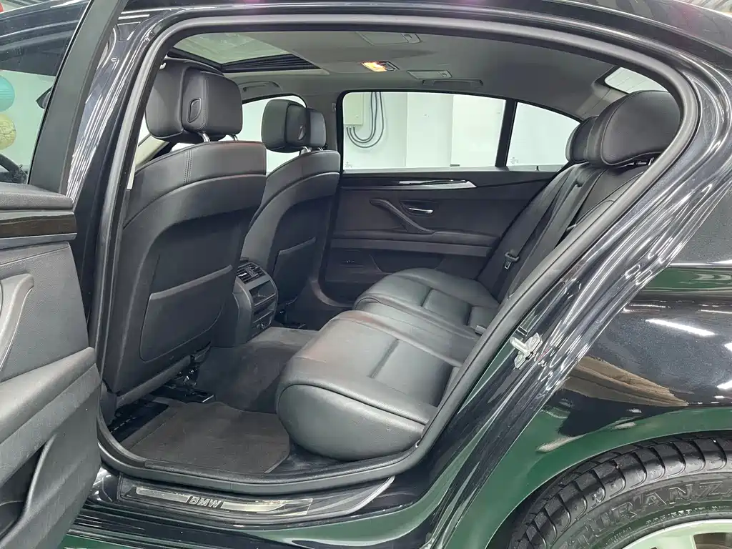 BMW 5 Series — миниатюра 9