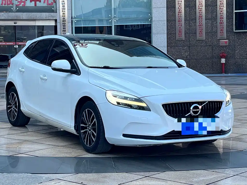 Volvo V40 — миниатюра 2