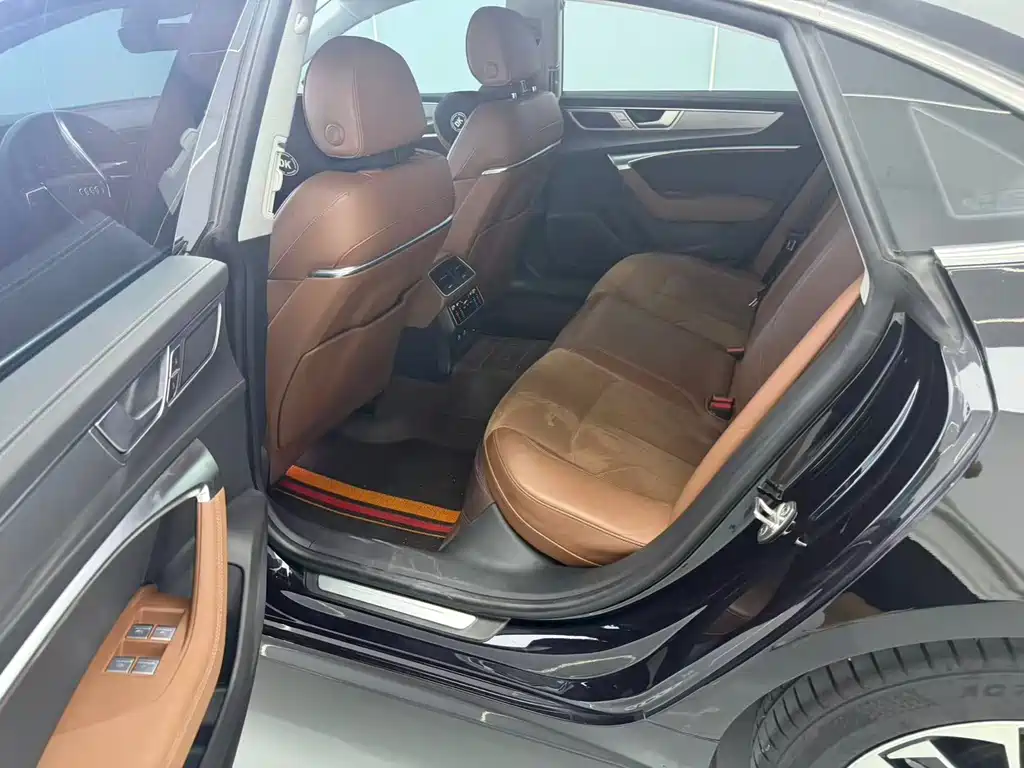 Audi A7L — миниатюра 10