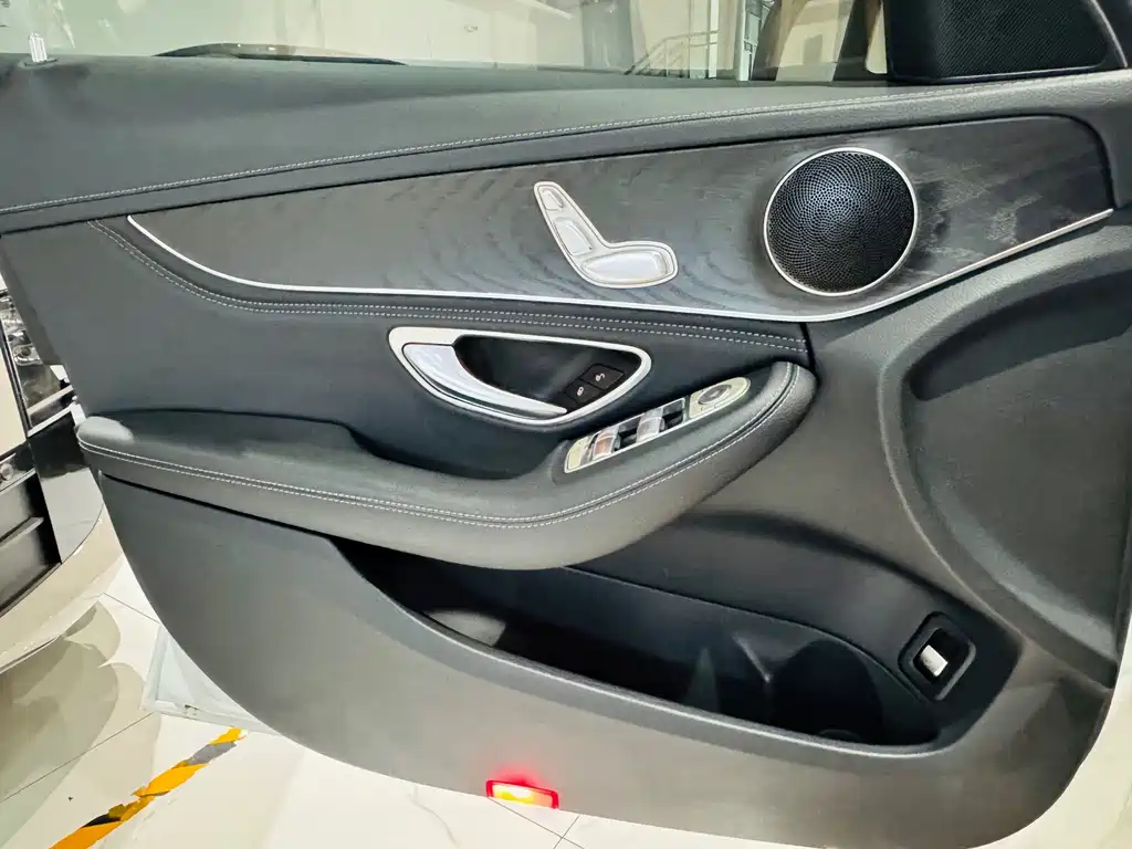 Mercedes-Benz C-Class — миниатюра 13